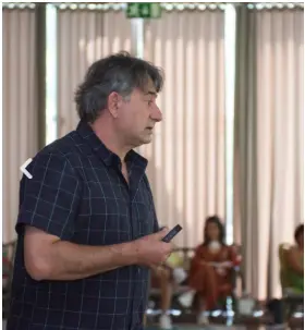 Turma reunida em curso de Terapia Neural